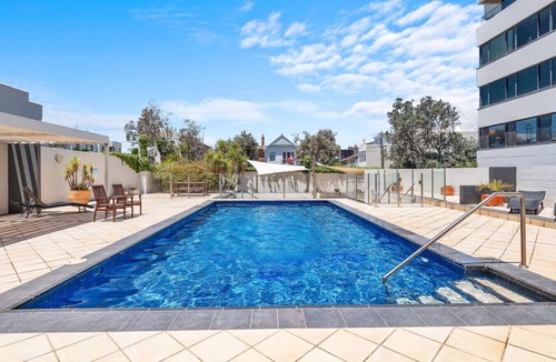Middle Park Apartment | Spectacular Bay & City Views | Pool & Parking