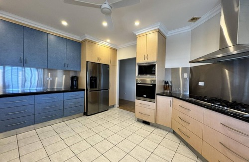 North Ward Apartment | Spectacular Beachfront Penthouse - uninterrupted views of The Strand, Easy parking - Spectacular Beachfront Penthouse - Uninterrupted views of The Strand, Easy parking