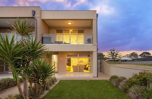 Aldinga Beach House | Spectacular Esplanade 4BR Contemporary with Views