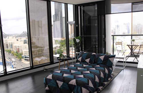 Fortitude Valley Apartment | Spectacular Views of CBD & Story Bridge & Parking