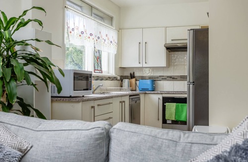 Mitcham Apartment | Spectacular views - Gorgeous balcony sunsets