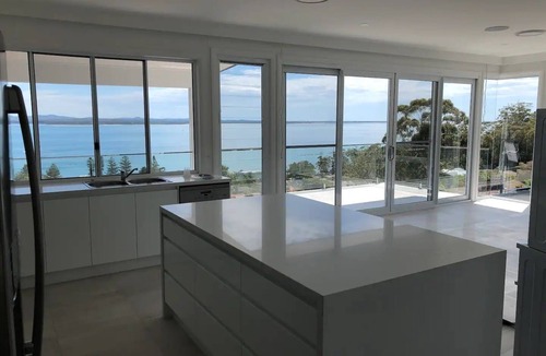 Corlette House | Spectacular water views & entertaining spaces