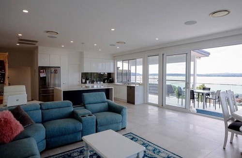 Corlette House | Spectacular water views & entertaining spaces