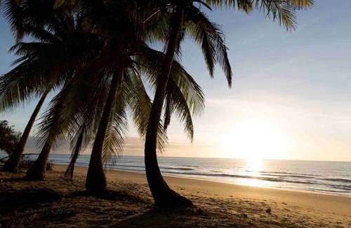 Mowbray House | Spice at Oak - Absolute beachfront with private pool