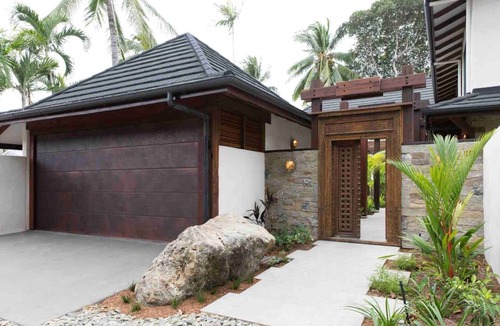 Mowbray House | Spice at Oak - Absolute beachfront with private pool
