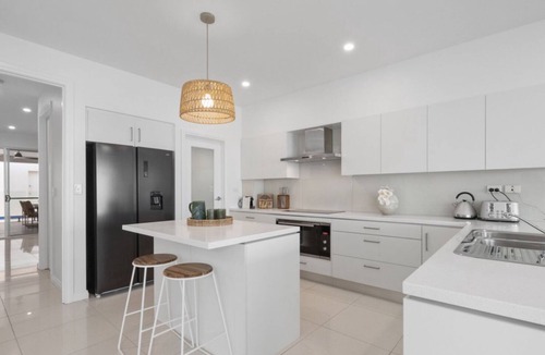 Christies Beach House | Splendour by the Sea by Wine Coast Holidays