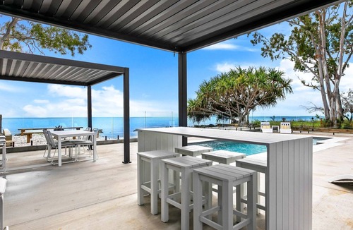 Traviston Apartment | Spring on the Esplanade