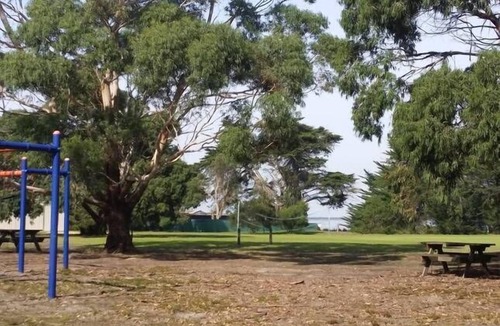 Robertsons Beach Cabin | Spring promotion 8% off for Winter bookings. Contact us for details.