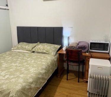 Springvale South House | Springvale Couple Room for Rent
