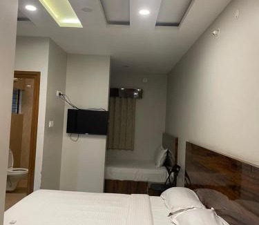 Bangalore City Center Hotel | SS CROWN inn