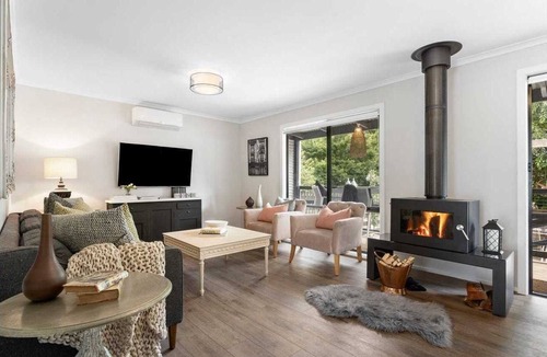 Trentham Cottage | St Andrew's Cottage Trentham