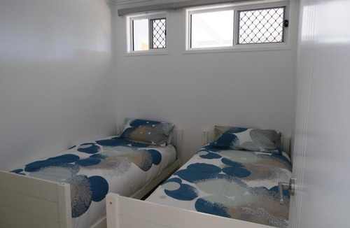 Wynnum Apartment | St Caths Anchorage