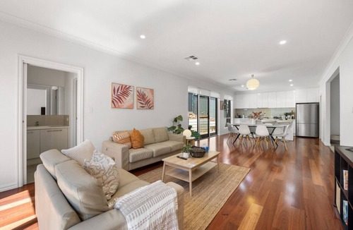 St Georges House | St Georges Gem—Spacious & Well-located Family Stay