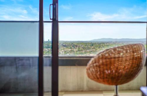 Saint Kilda South Apartment | St Kilda 1BR Apt with City Views & Parking Close to Beach & Tram