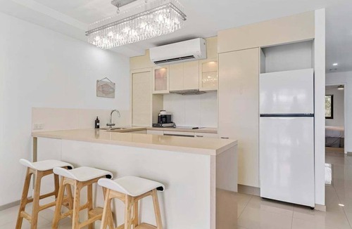 Noosa Heads Resort | St Tropez 8 - Waterfront Retreat with Rooftop Spa & Sauna