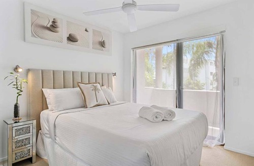 Noosa Heads Resort | St Tropez 8 - Waterfront Retreat with Rooftop Spa & Sauna