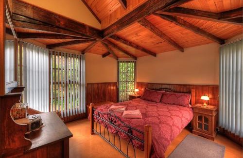 Stanley House | Stanley Lakeside Spa Cabins
