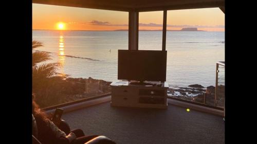 Cowrie Point House | Stanley View Beach House