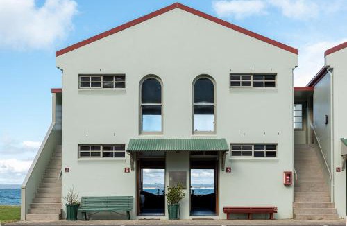Stanley Hotel | Stanley Village Waterfront Accommodation