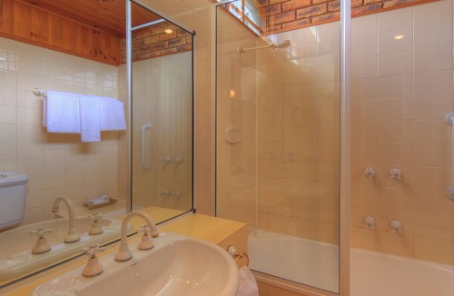 Stanley Hotel | Stanley Village Waterfront Accommodation