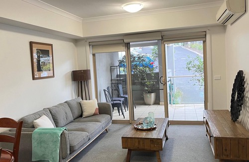 Lower Plenty Apartment | Star on Main with a Pool