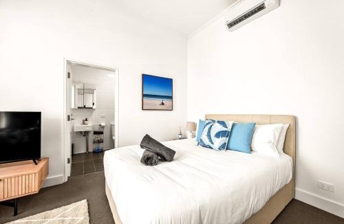 Newcastle West Apartment | Starlet | 3PM Check out | Midtown | Walkable