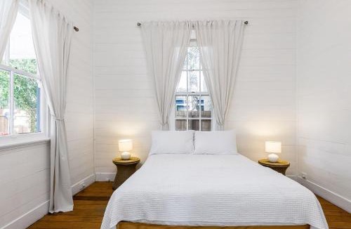 Byron Bay House | Starr Cottage - Quaint Cottage with a stunning pool - Close to everything Byron!