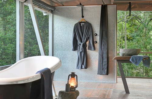 West Woombye Cabin | Stary Nights Luxury Camping