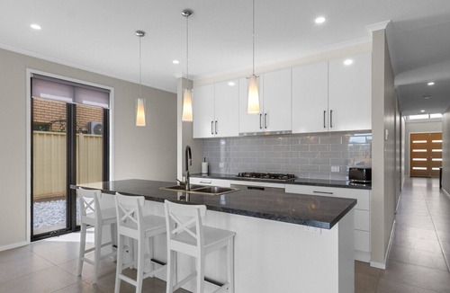 Wallaroo House | Stately Escape - Wallaroo Marina