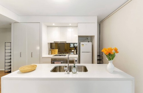 Chinatown Apartment | Stay Above Chinatown 2BR Walk to Darling Harbour