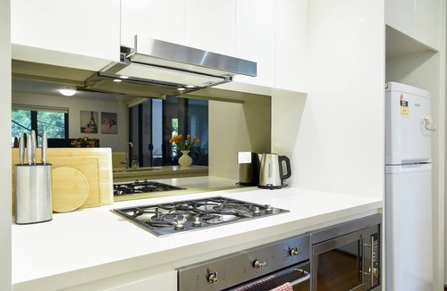 Chinatown Apartment | Stay Above Chinatown 2BR Walk to Darling Harbour
