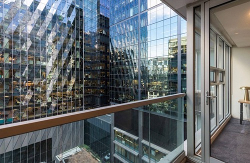 Docklands Apartment | Stay on McCrae - Docklands Delight