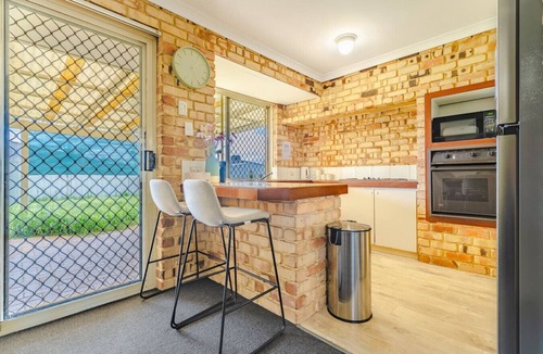 Seville Grove House | StayAU 4BR Family Retreat w/Garden – Near Perth