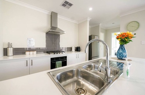 Secret Harbour House | StayAU 5 Beds Pet-friendly Haven Escape in WA