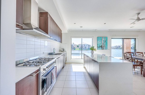 Sanctuary Lakes House | StayAU 5BR Idyllic Lakefront Escape Point Cook