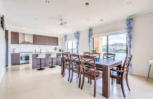 Sanctuary Lakes House | StayAU 5BR Idyllic Lakefront Escape Point Cook