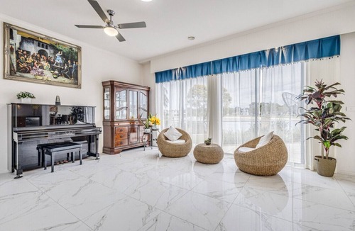 Sanctuary Lakes House | StayAU 6BR Deluxe Lakeview House Point Cook