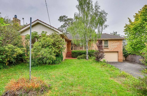 Mont Albert North House | StayAU Comfortable Two-Story w/Pool Table&Backyard