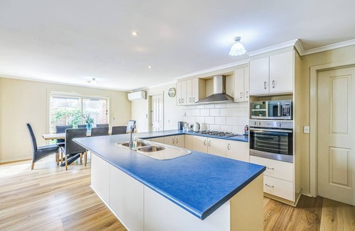 Corio House | StayAU Comfortable House w/Pool Table & Backyard