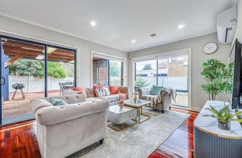 Caroline Springs House | StayAU Double Story Pet-friendly House PoolTable