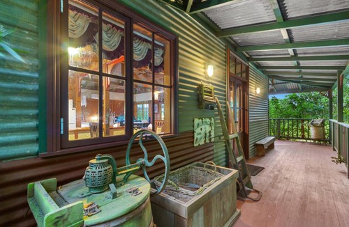Mount Dandenong House | StayAU Ironbark Cottage Romantic Retreat Dandenong