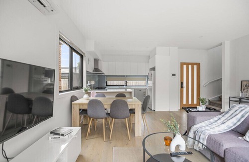 Bayswater North House | StayAU Modern 4BRM TH Bayswater