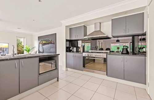 Point Cook House | StayAU Modern Sanctuary Mins from the Ct & Airport