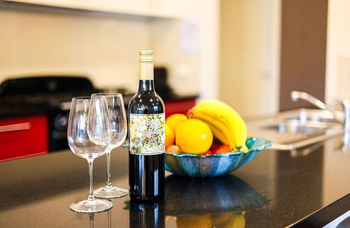 Pakenham House | StayAU Pakenham Townhouse with Lakeview