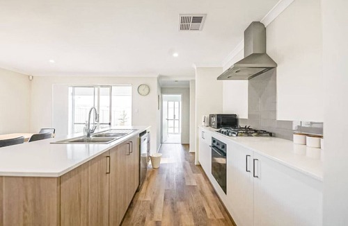 Secret Harbour House | StayAU Pet-friendly Family`s Perfect Beach Getaway
