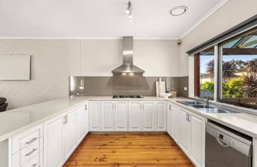 Templestowe House | StayAU Prestigious Quiet Court Home w/Pool