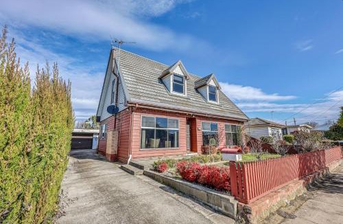 Wendouree House | StayAU Private Two-Storey 6 Beds House Wendouree