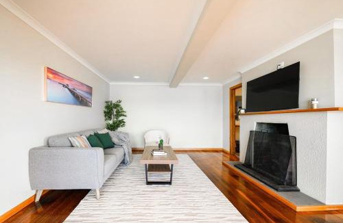Beauty Point House | StayAU Riverfront Paradise Pet-friendly Tasmania