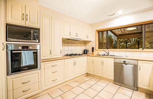 Wheelers Hill House | StayAU Spacious Garden Stunning 5BRM Home Wheelers Hill