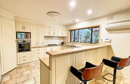 Wheelers Hill House | StayAU Spacious Garden Stunning 5BRM Home Wheelers Hill